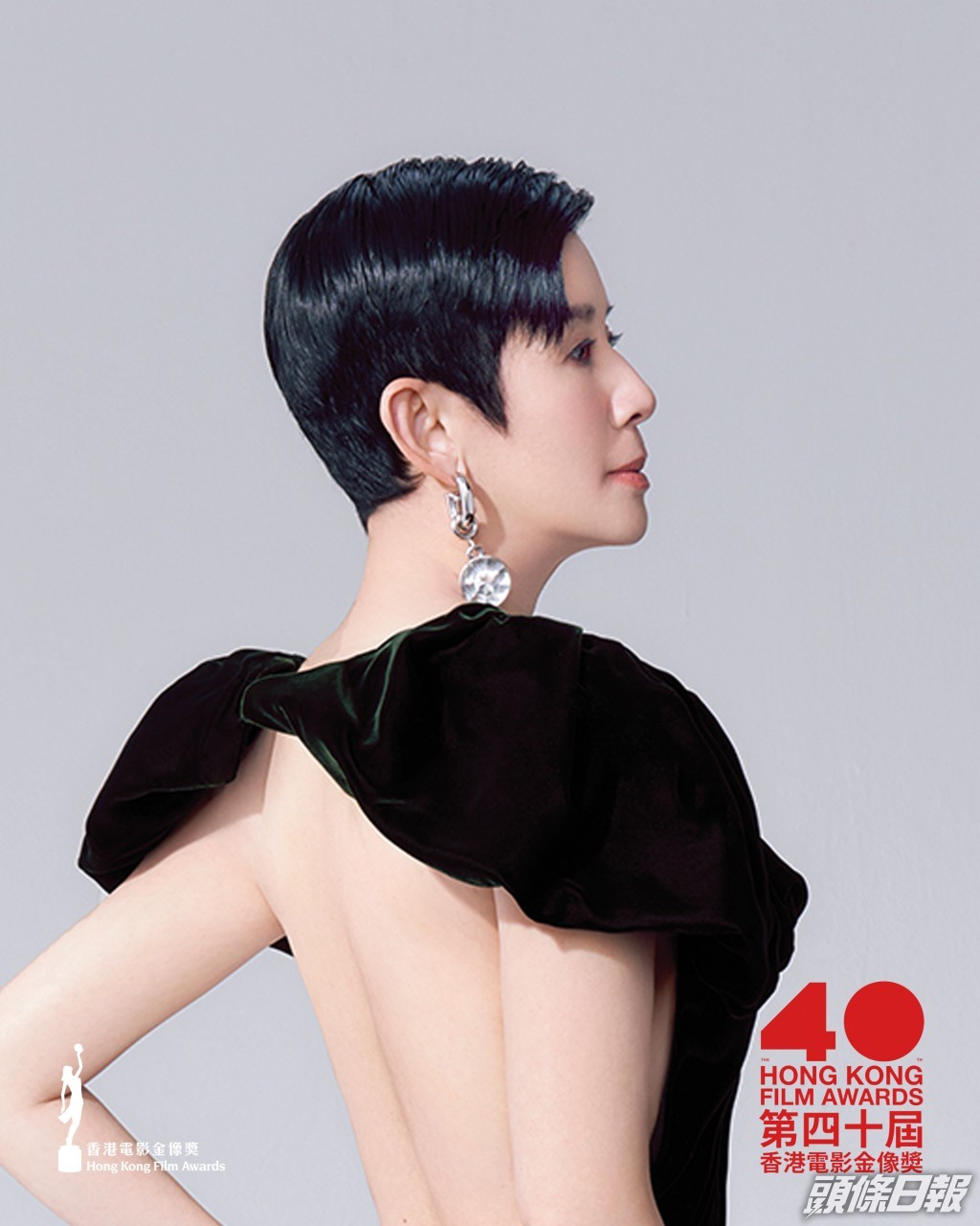 吳君如憑《媽媽的神奇小子》爭影后，拍攝造型照時更露背先發制人。